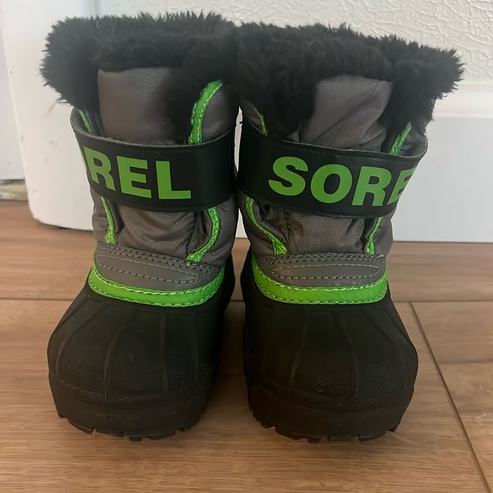 Sorel toddler snow boots. Insulated 5c